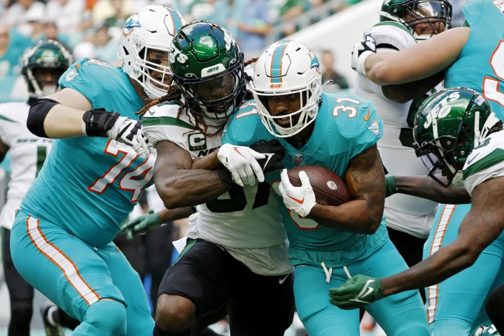 football Know the Miami Dolphins and New York Jets players that are playing today
